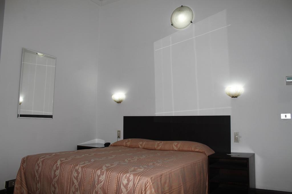 Hotel Luisa Μιλάνο Δωμάτιο φωτογραφία
