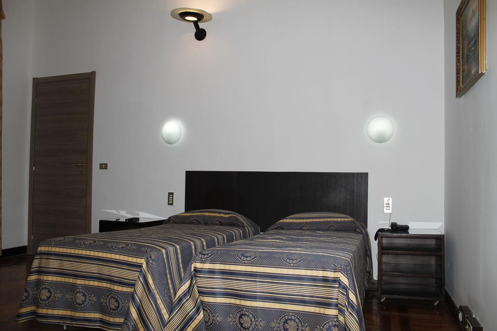 Hotel Luisa Μιλάνο Δωμάτιο φωτογραφία