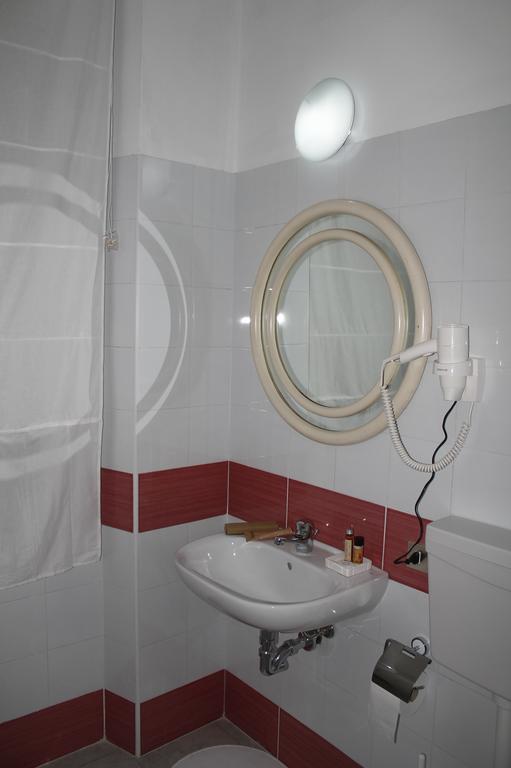 Hotel Luisa Μιλάνο Δωμάτιο φωτογραφία