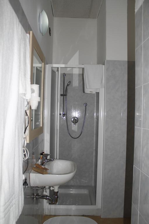 Hotel Luisa Μιλάνο Δωμάτιο φωτογραφία