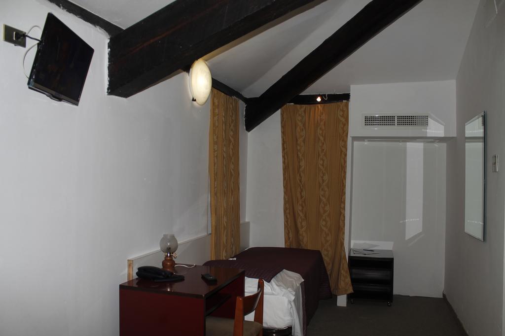 Hotel Luisa Μιλάνο Δωμάτιο φωτογραφία