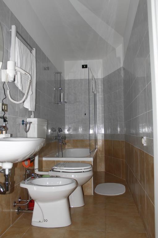 Hotel Luisa Μιλάνο Δωμάτιο φωτογραφία