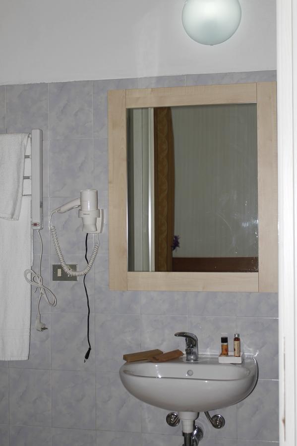 Hotel Luisa Μιλάνο Δωμάτιο φωτογραφία