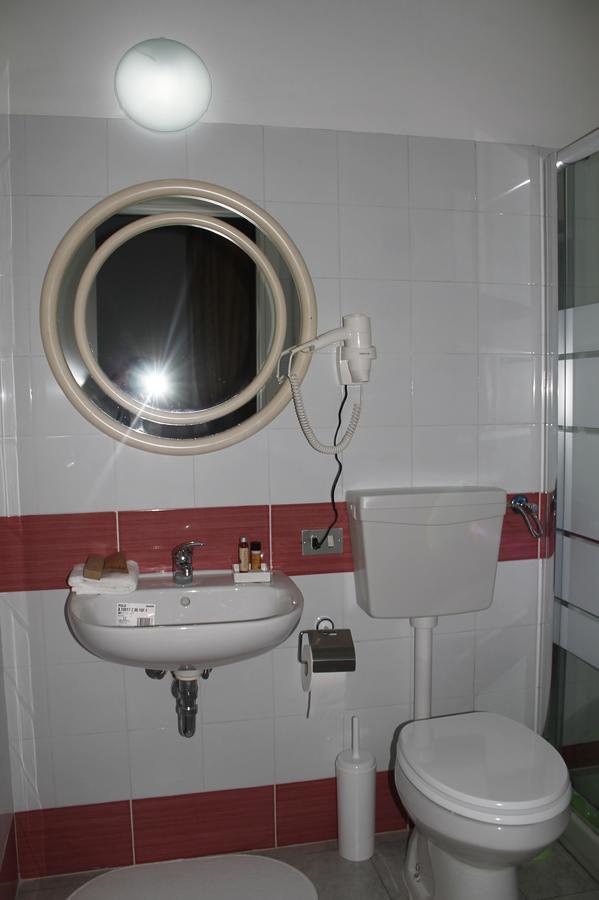 Hotel Luisa Μιλάνο Δωμάτιο φωτογραφία