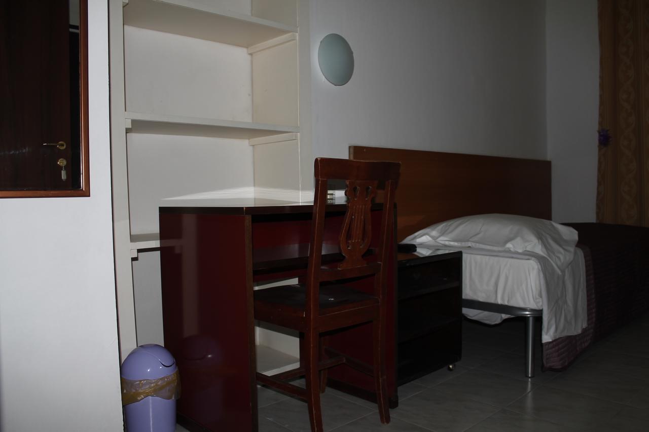 Hotel Luisa Μιλάνο Δωμάτιο φωτογραφία