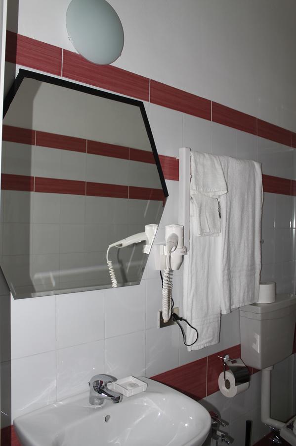 Hotel Luisa Μιλάνο Δωμάτιο φωτογραφία
